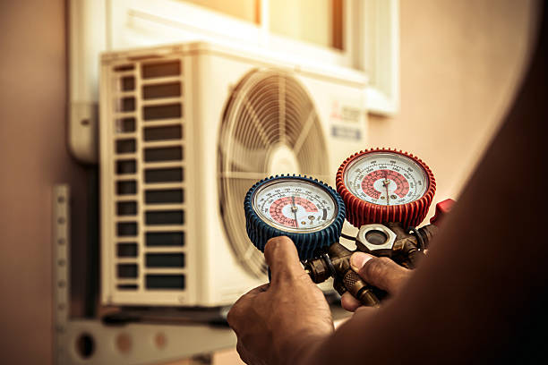 Professional Ac Installation technician working in Harlan, IA